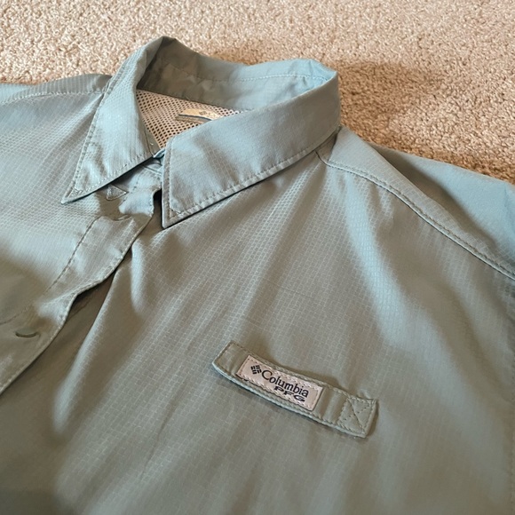 Columbia Tops - Columbia PFG Omni Shade - Dusty Sage Button Down